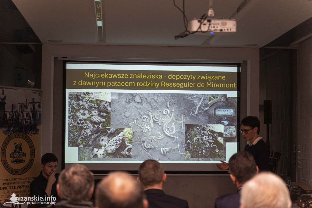 spotkanie z członkami Rudnickiego Stowarzyszenia Pasjonatów Historii „Tropiciele przeszłości”,