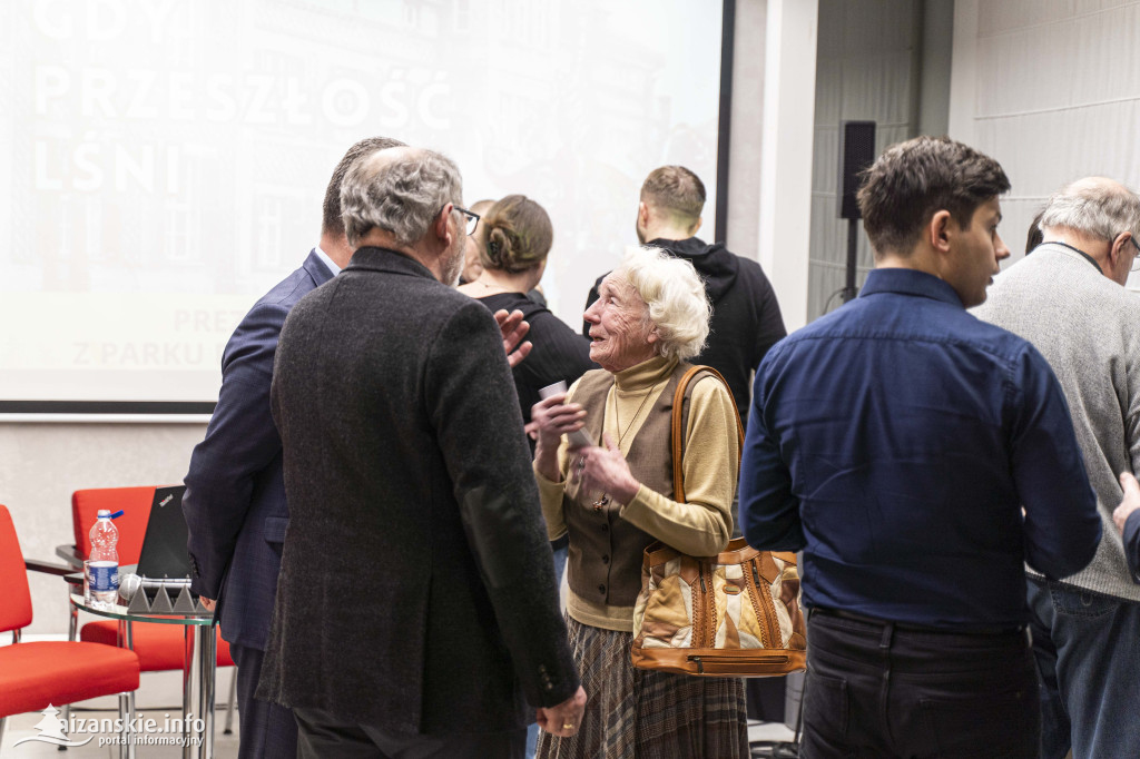 spotkanie z członkami Rudnickiego Stowarzyszenia Pasjonatów Historii „Tropiciele przeszłości”,