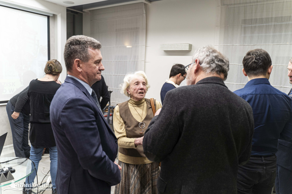 spotkanie z członkami Rudnickiego Stowarzyszenia Pasjonatów Historii „Tropiciele przeszłości”,