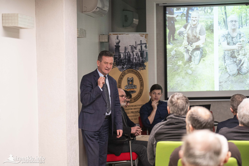 spotkanie z członkami Rudnickiego Stowarzyszenia Pasjonatów Historii „Tropiciele przeszłości”,