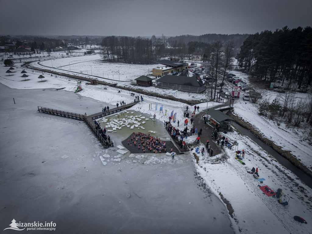 Dziesiątki osób weszły do lodowatej wody w Jarocinie