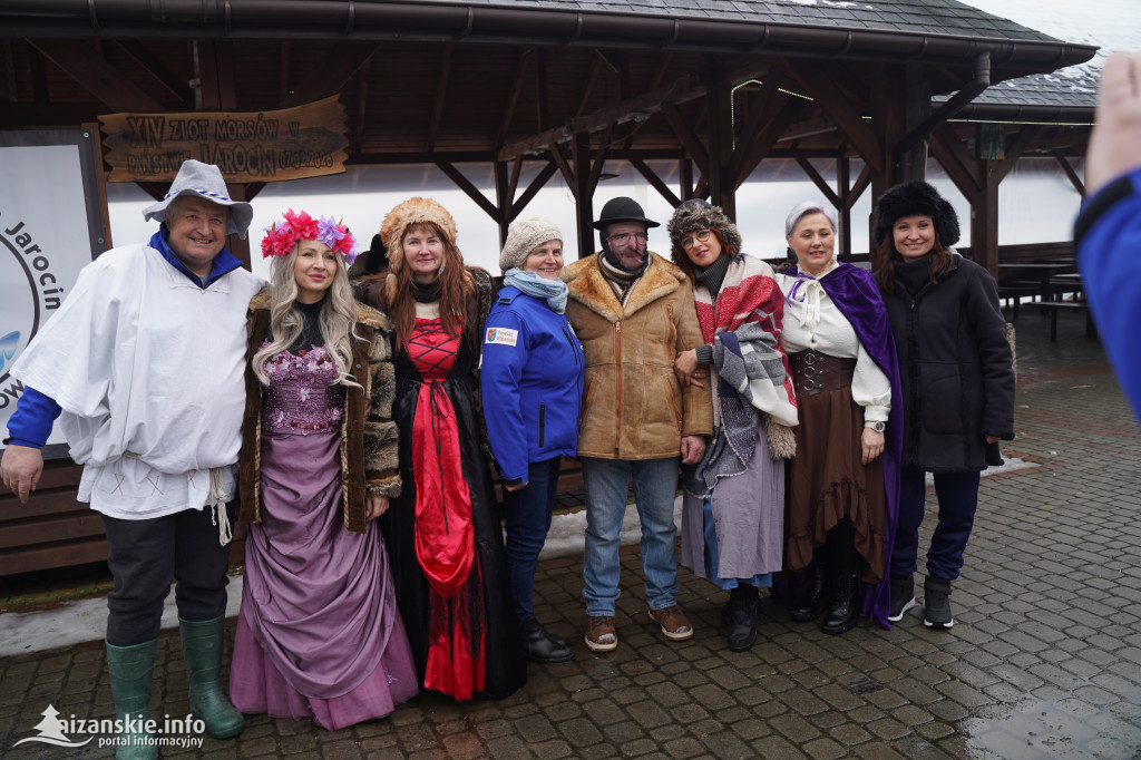 Dziesiątki osób weszły do lodowatej wody w Jarocinie