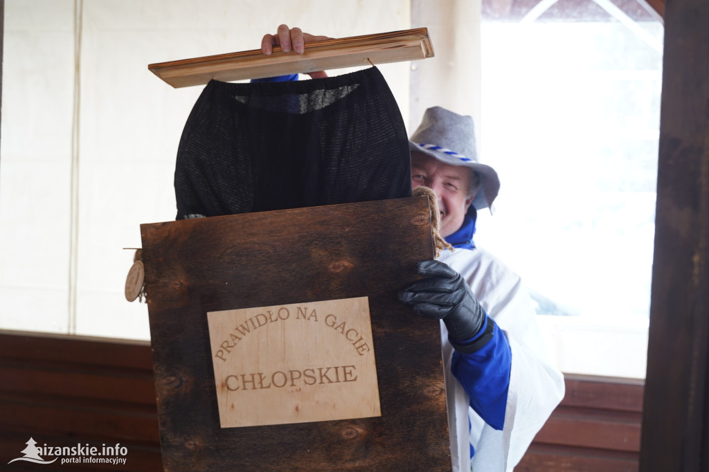Dziesiątki osób weszły do lodowatej wody w Jarocinie