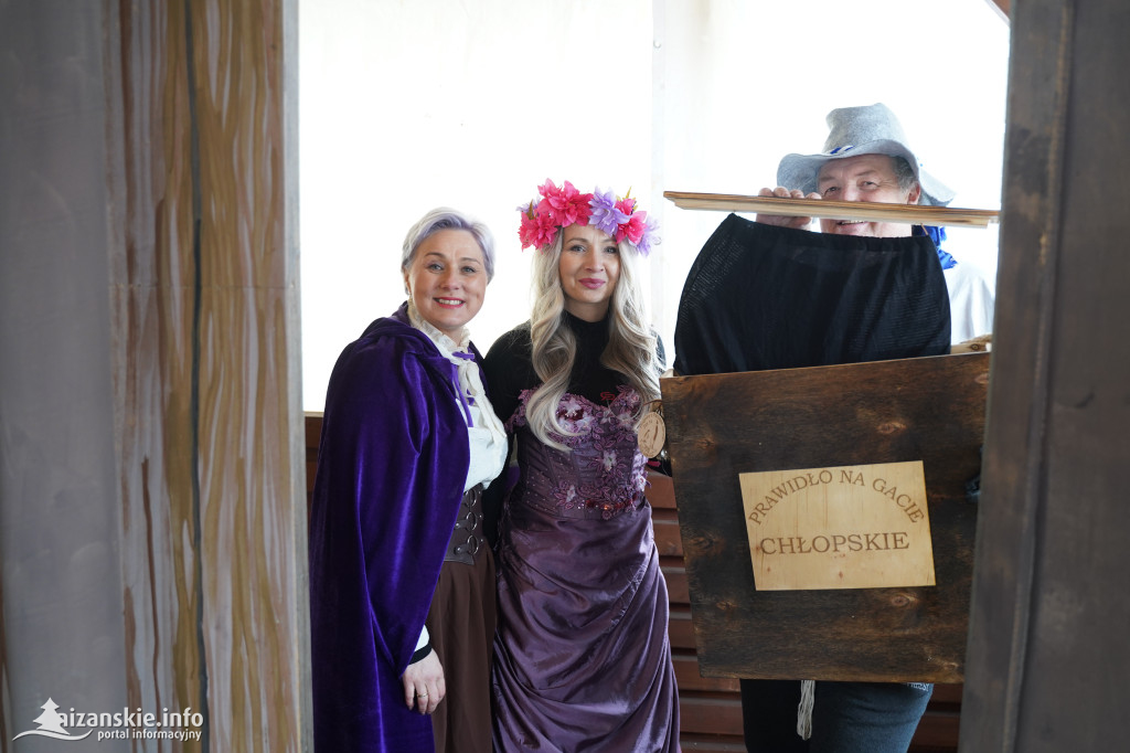 Dziesiątki osób weszły do lodowatej wody w Jarocinie