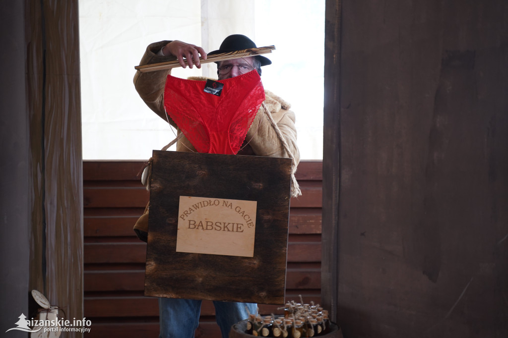 Dziesiątki osób weszły do lodowatej wody w Jarocinie