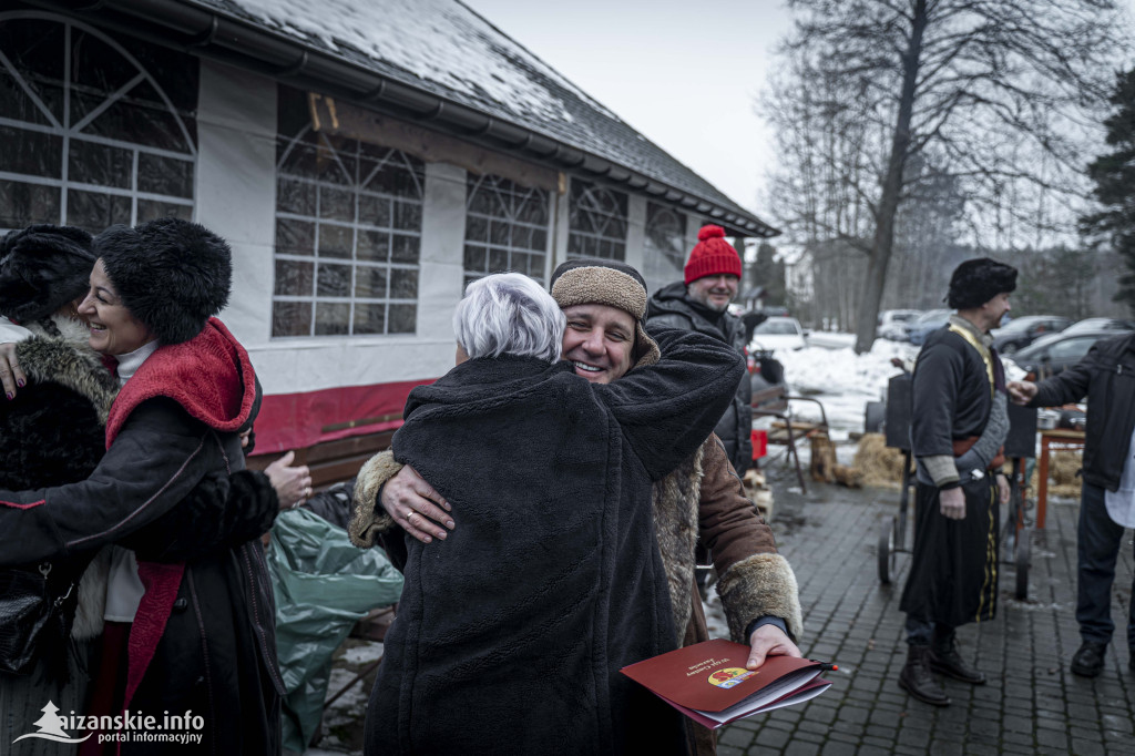 Dziesiątki osób weszły do lodowatej wody w Jarocinie