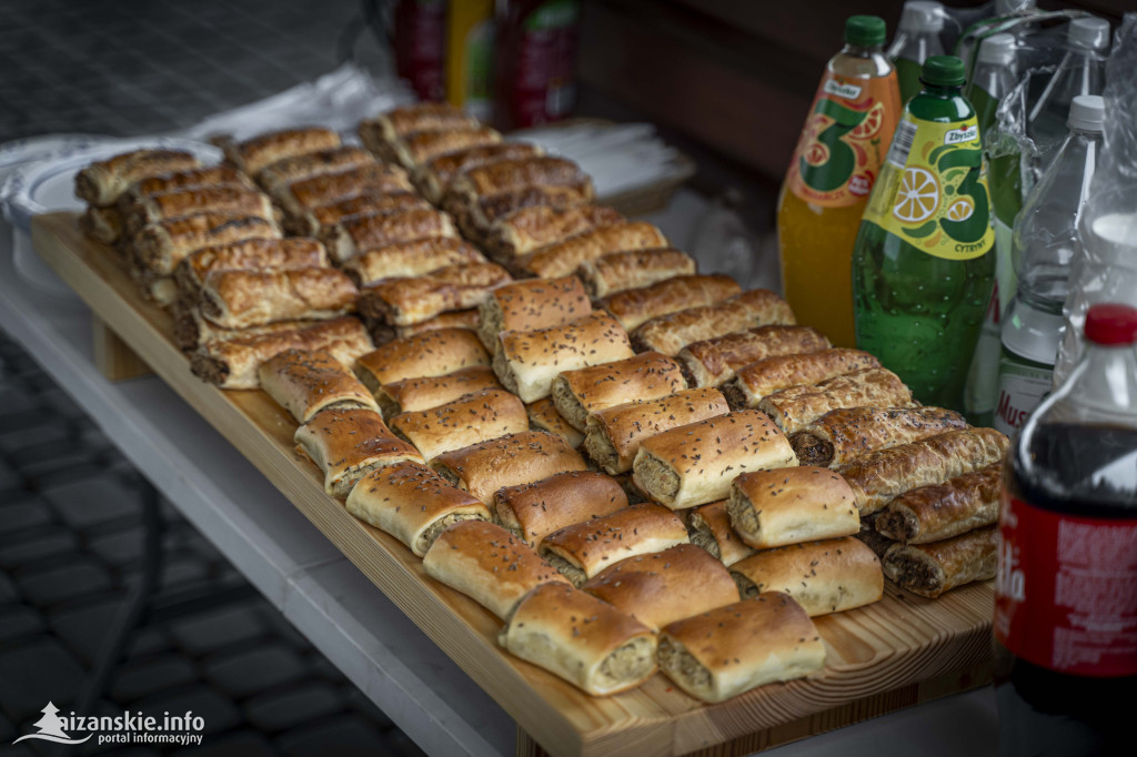 Dziesiątki osób weszły do lodowatej wody w Jarocinie