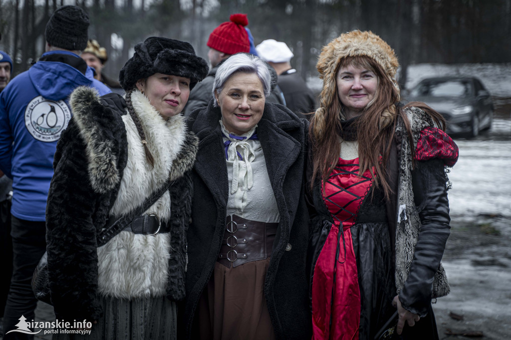 Dziesiątki osób weszły do lodowatej wody w Jarocinie