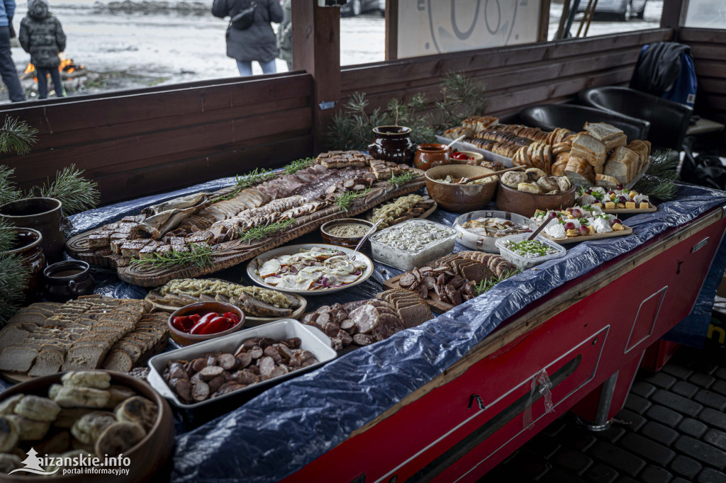 Dziesiątki osób weszły do lodowatej wody w Jarocinie