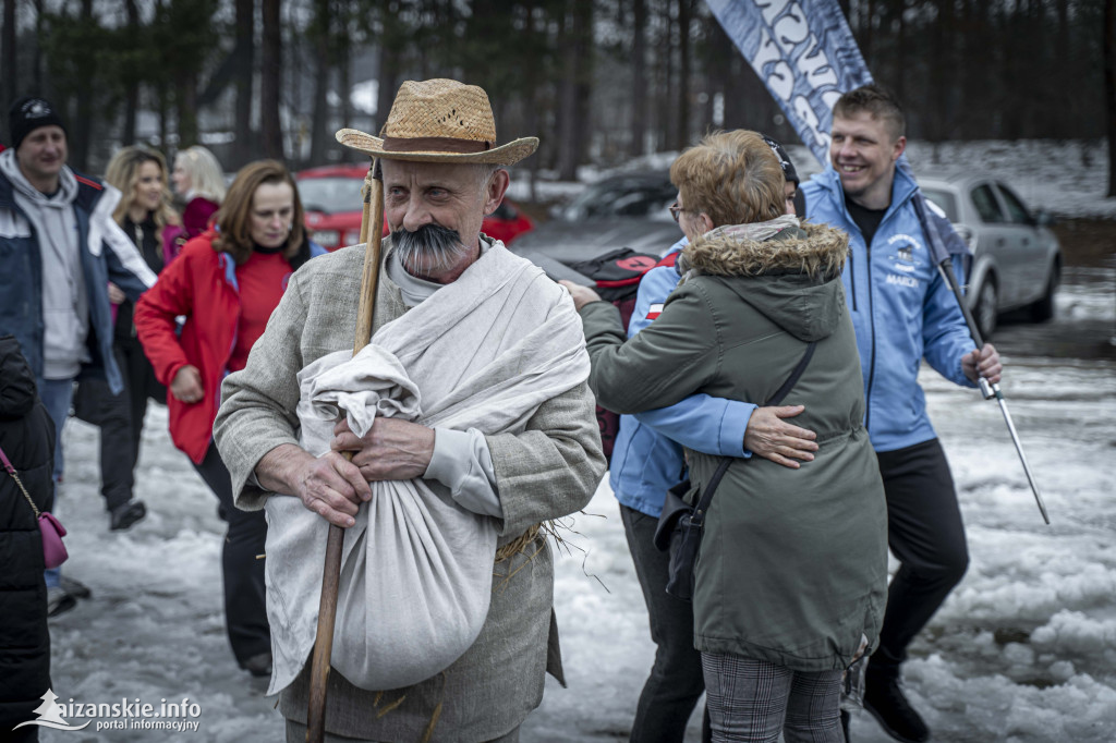 Dziesiątki osób weszły do lodowatej wody w Jarocinie