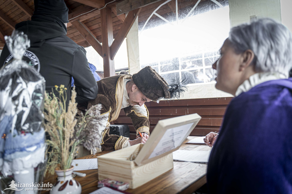 Dziesiątki osób weszły do lodowatej wody w Jarocinie