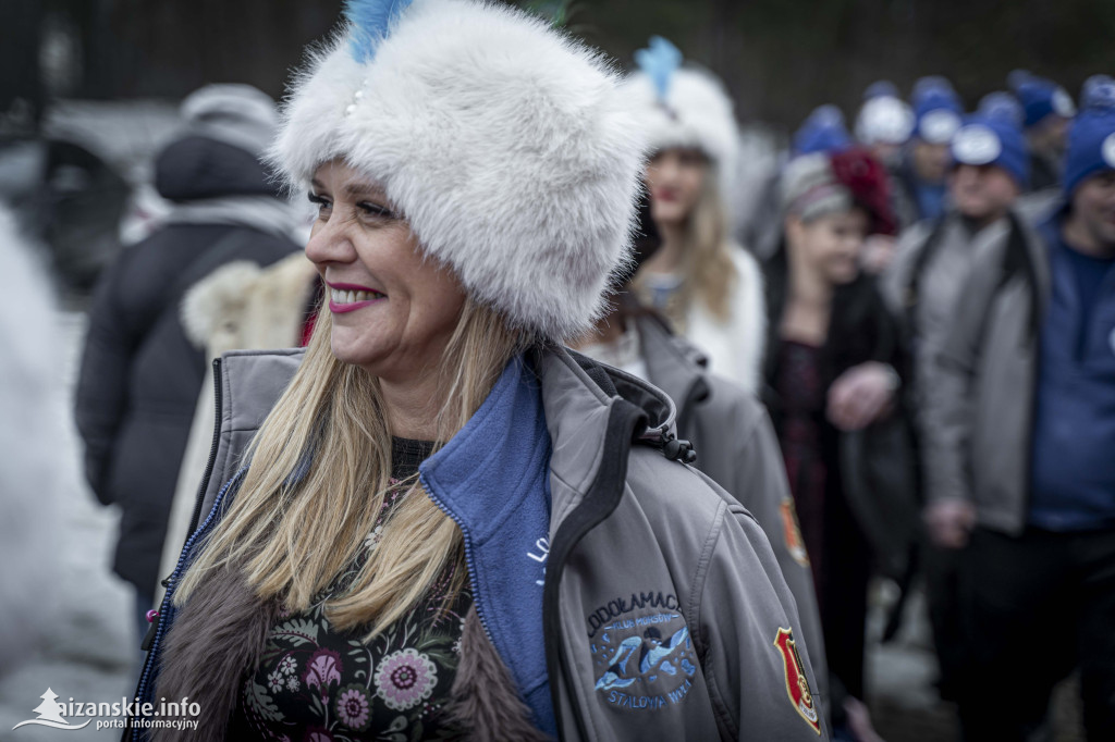 Dziesiątki osób weszły do lodowatej wody w Jarocinie