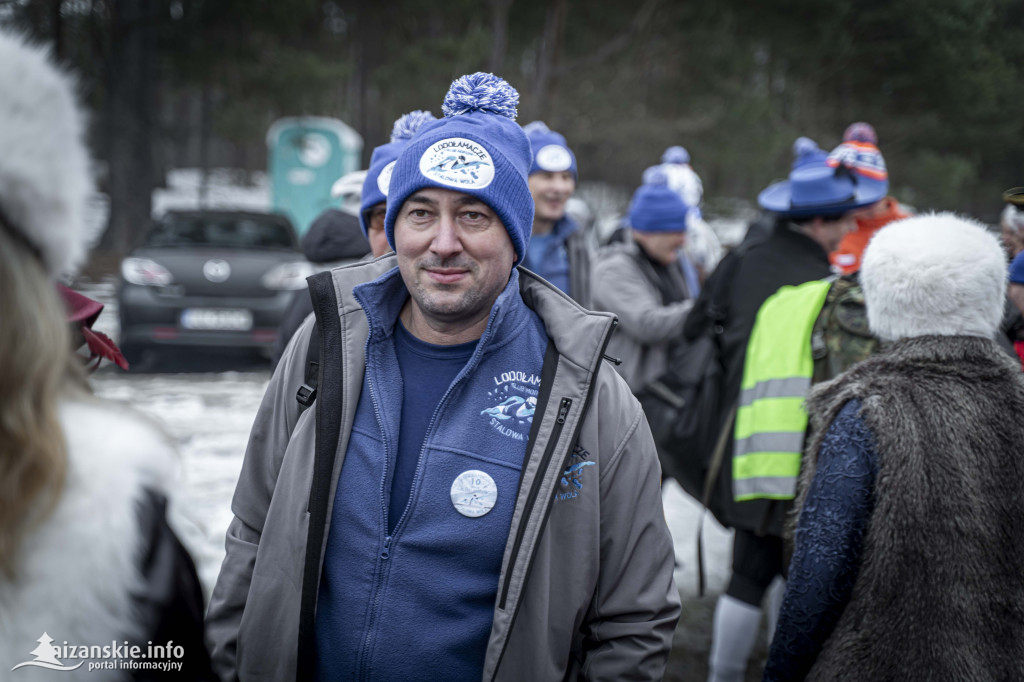 Dziesiątki osób weszły do lodowatej wody w Jarocinie