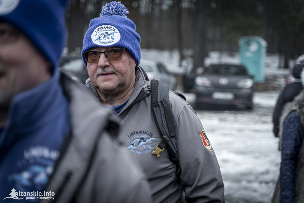 Dziesiątki osób weszły do lodowatej wody w Jarocinie