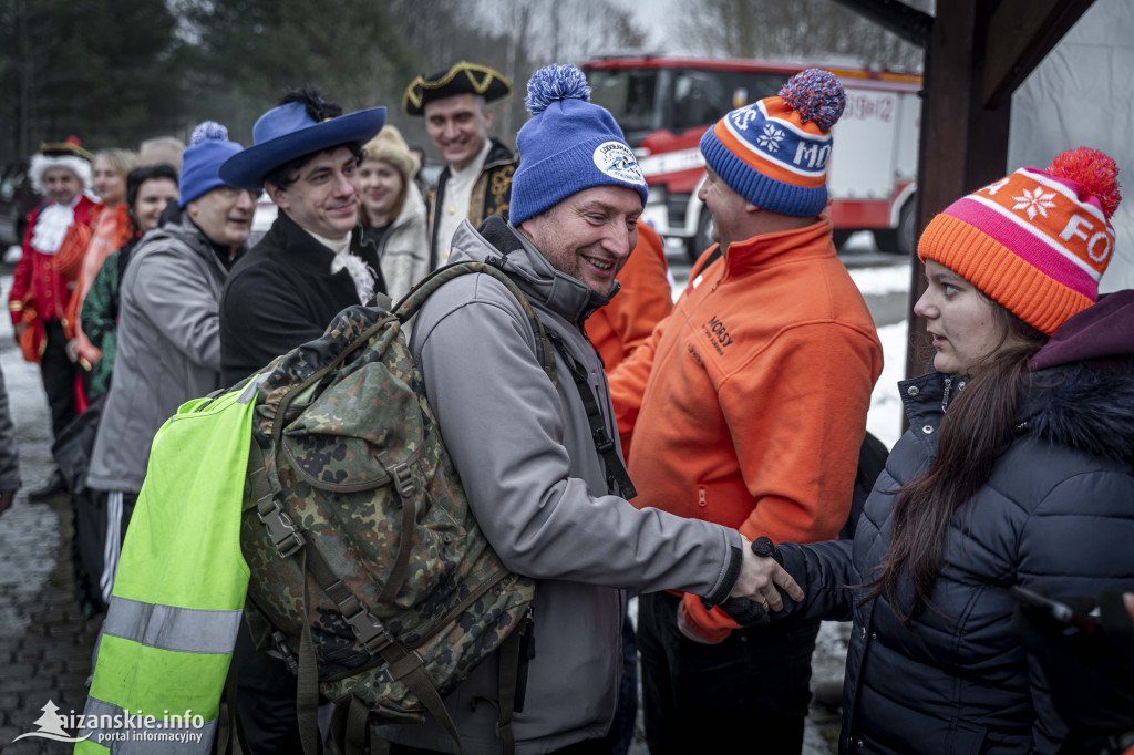 Dziesiątki osób weszły do lodowatej wody w Jarocinie