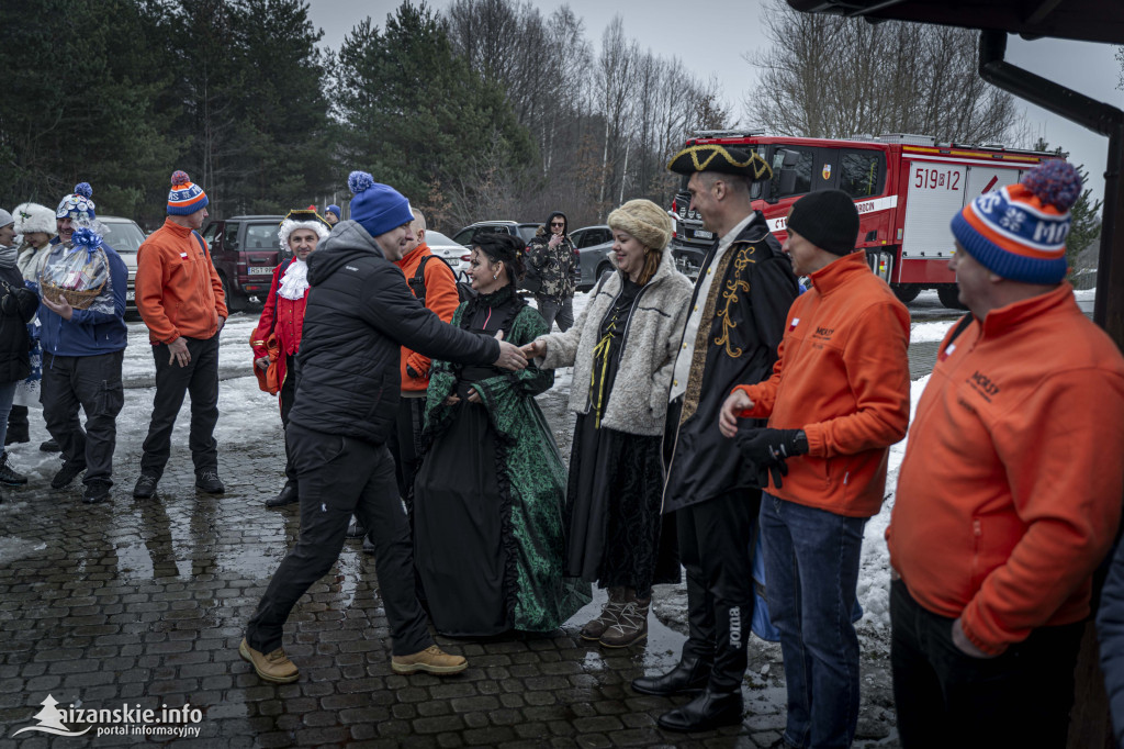 Dziesiątki osób weszły do lodowatej wody w Jarocinie
