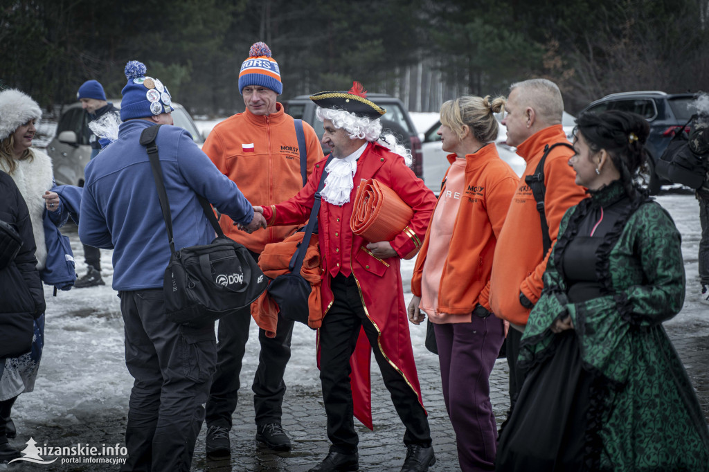 Dziesiątki osób weszły do lodowatej wody w Jarocinie