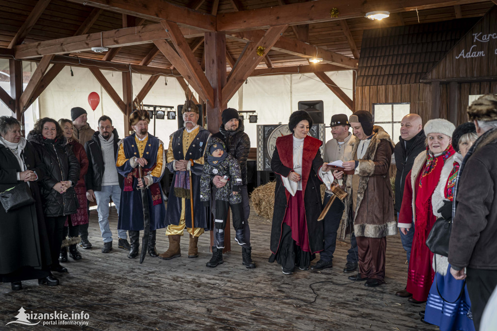 Dziesiątki osób weszły do lodowatej wody w Jarocinie