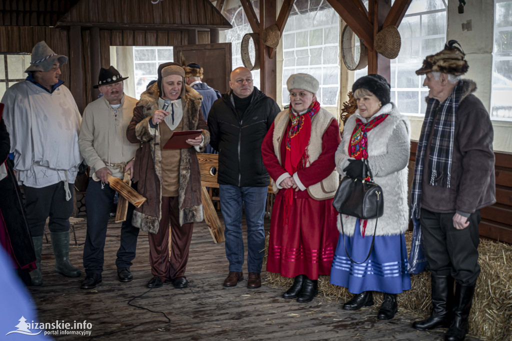 Dziesiątki osób weszły do lodowatej wody w Jarocinie