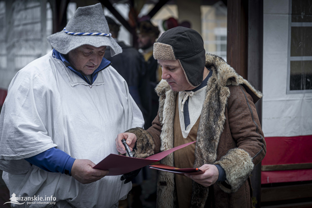 Dziesiątki osób weszły do lodowatej wody w Jarocinie