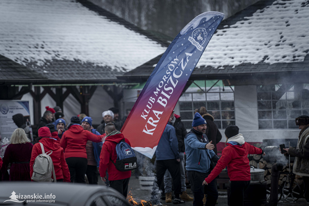 Dziesiątki osób weszły do lodowatej wody w Jarocinie
