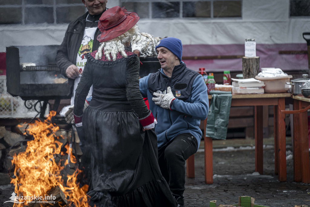 Dziesiątki osób weszły do lodowatej wody w Jarocinie