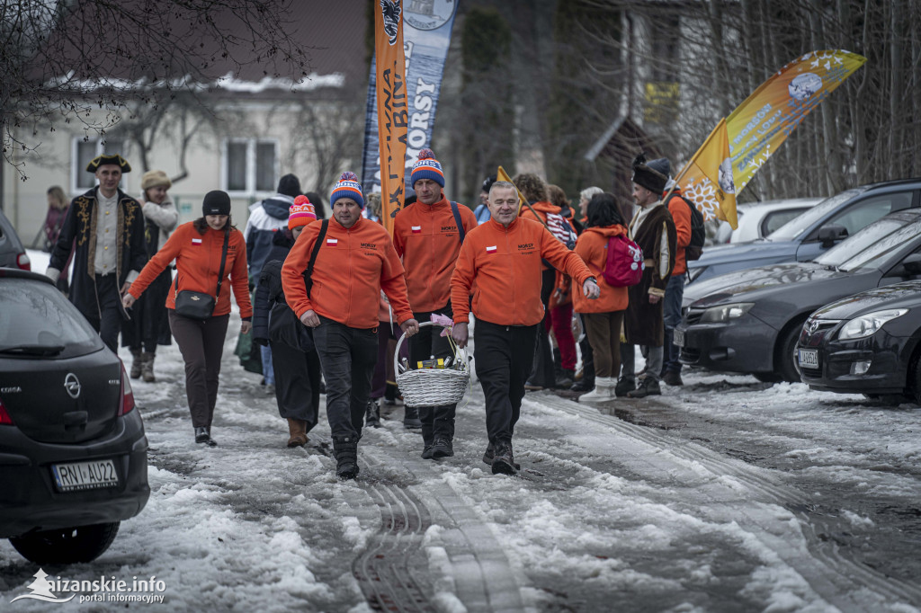Dziesiątki osób weszły do lodowatej wody w Jarocinie