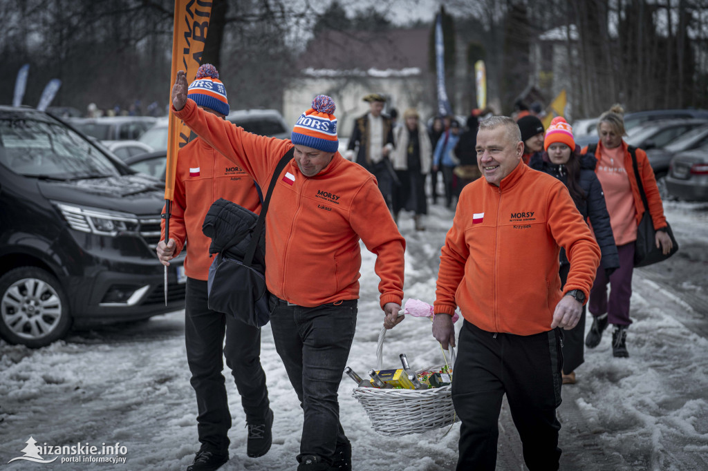Dziesiątki osób weszły do lodowatej wody w Jarocinie