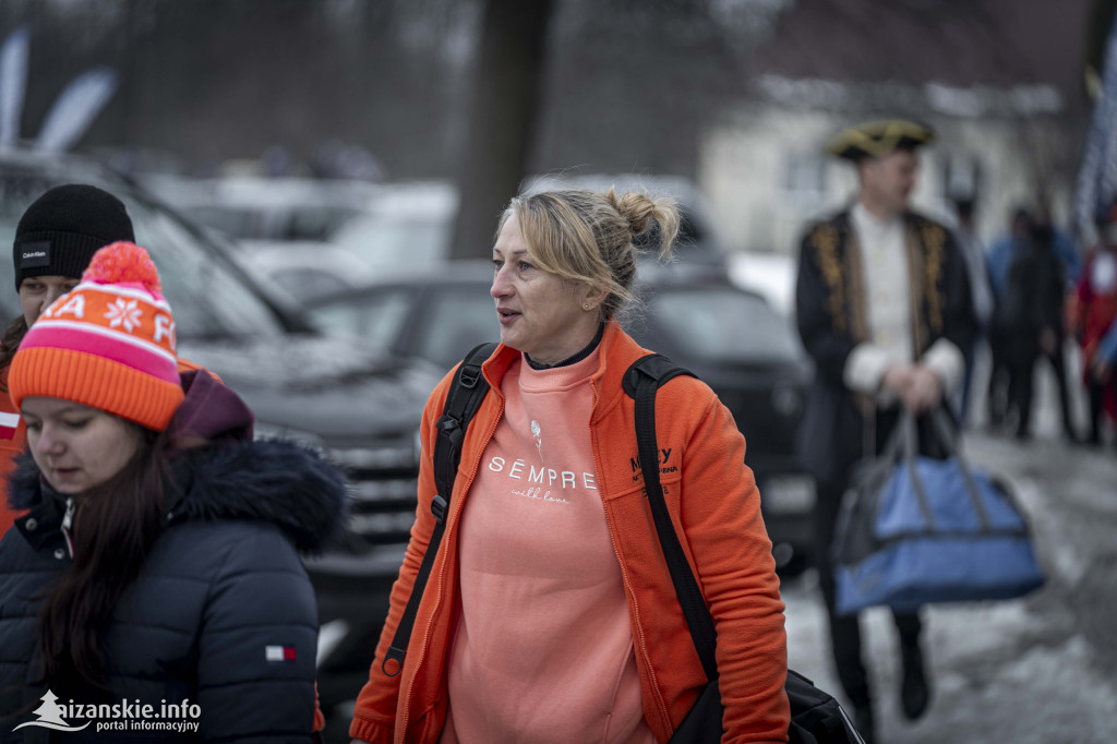 Dziesiątki osób weszły do lodowatej wody w Jarocinie