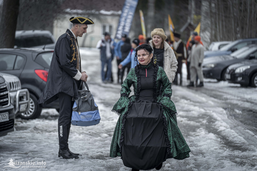 Dziesiątki osób weszły do lodowatej wody w Jarocinie