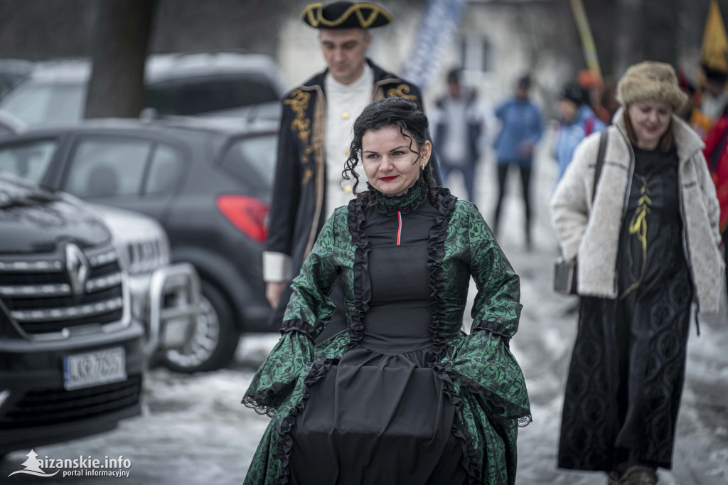Dziesiątki osób weszły do lodowatej wody w Jarocinie