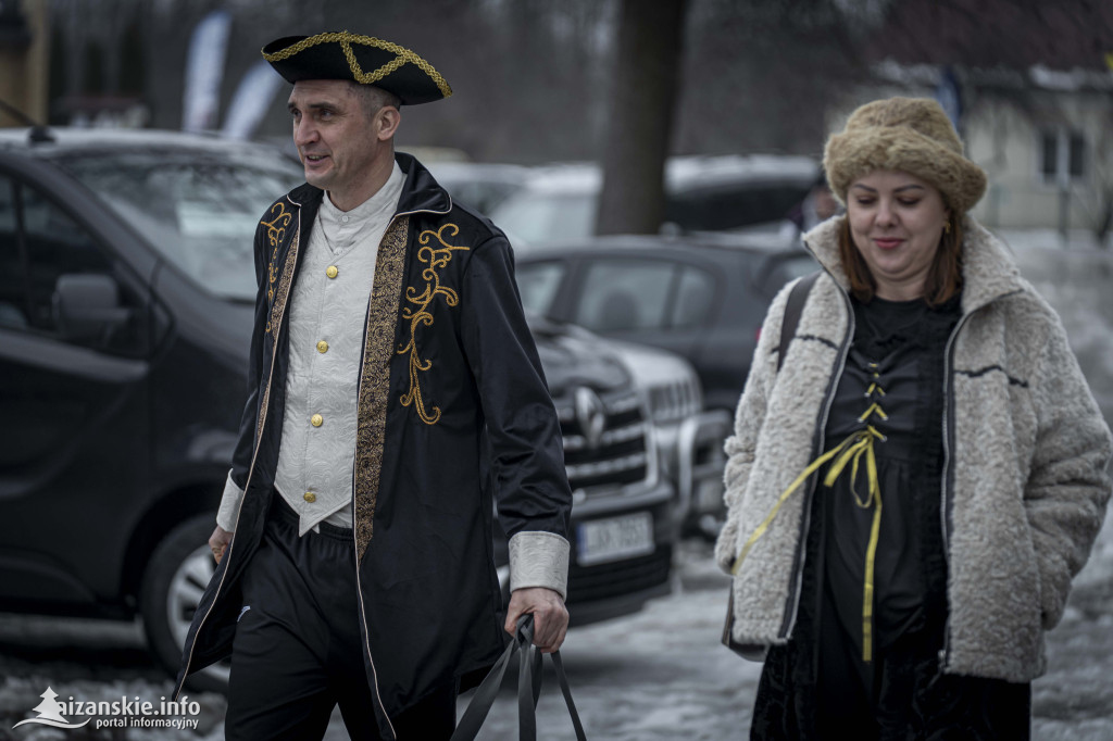 Dziesiątki osób weszły do lodowatej wody w Jarocinie