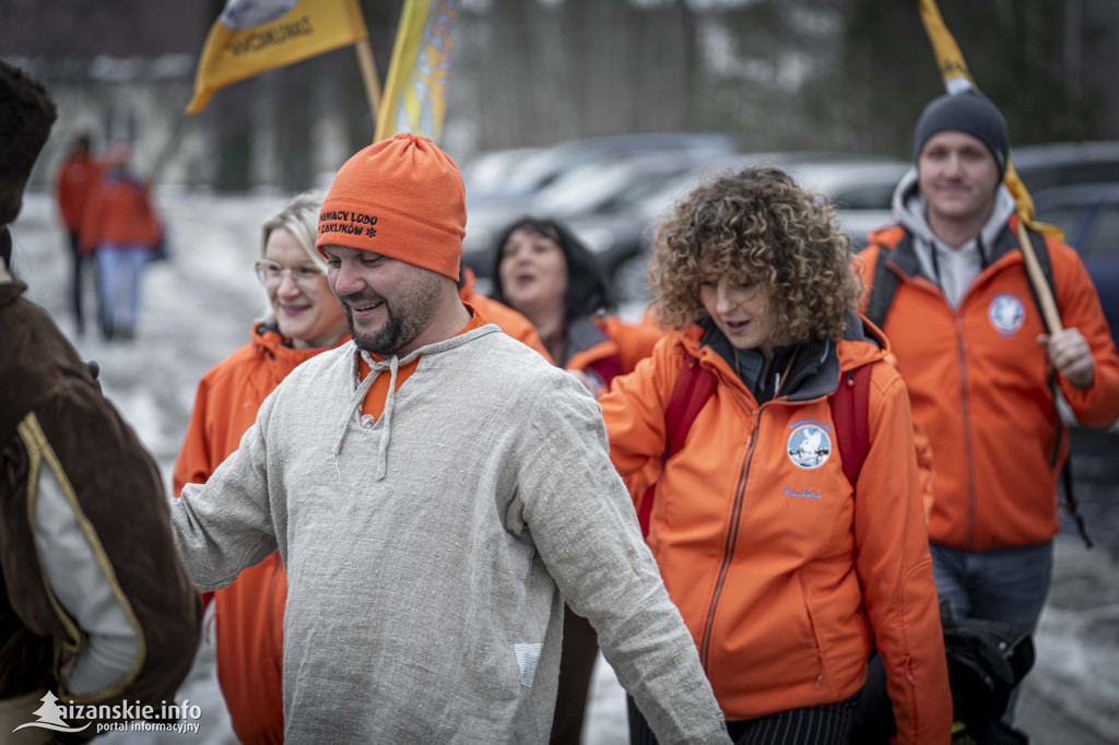 Dziesiątki osób weszły do lodowatej wody w Jarocinie