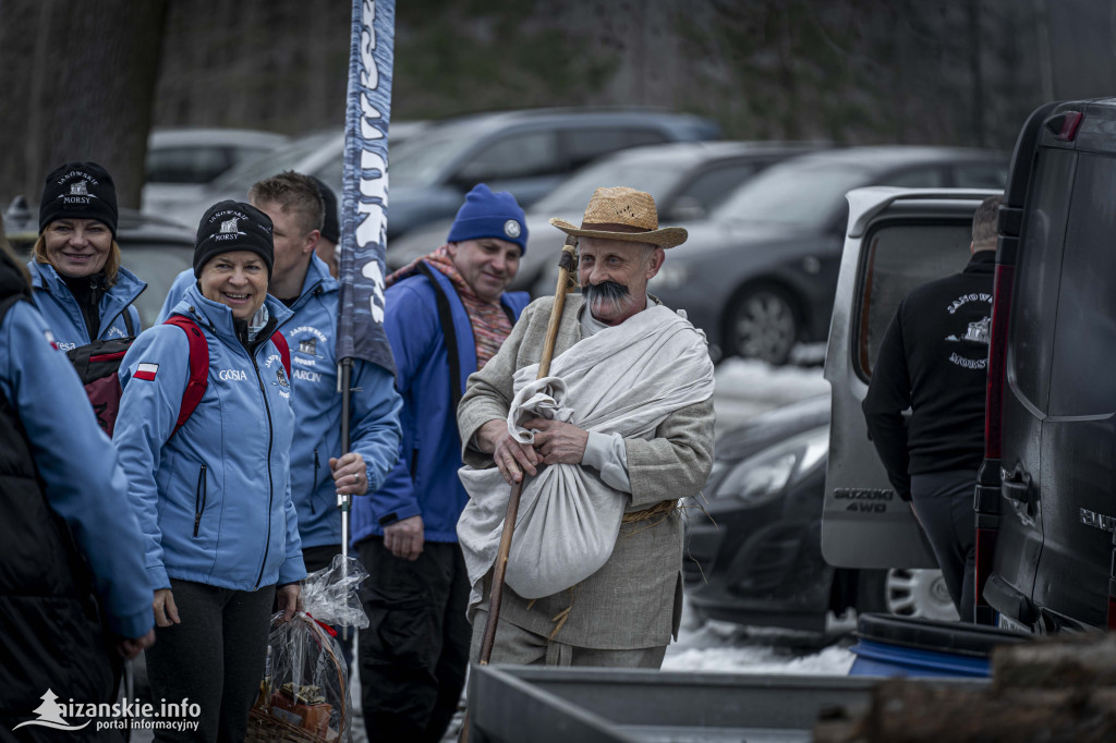 Dziesiątki osób weszły do lodowatej wody w Jarocinie