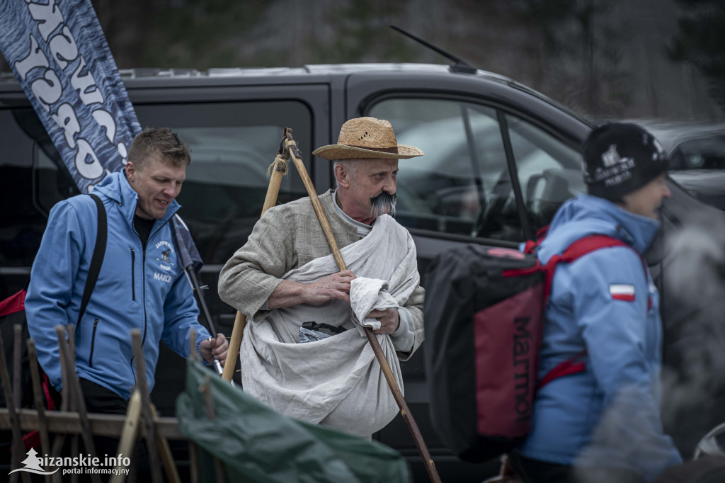 Dziesiątki osób weszły do lodowatej wody w Jarocinie