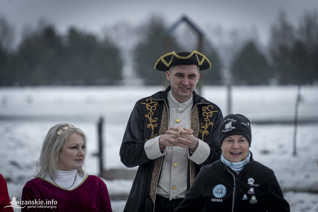 Dziesiątki osób weszły do lodowatej wody w Jarocinie