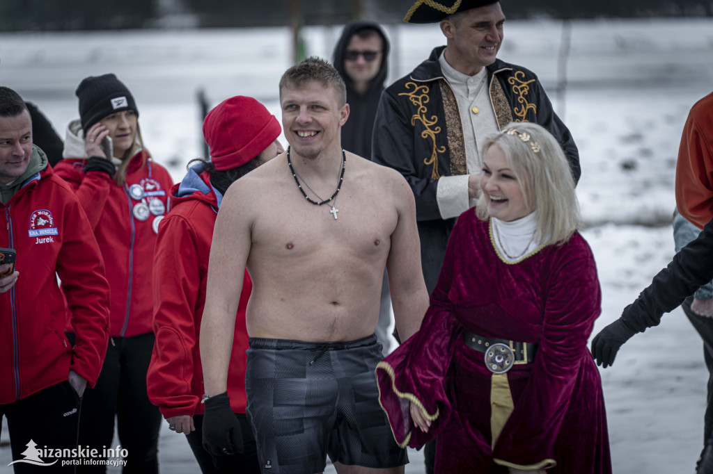 Dziesiątki osób weszły do lodowatej wody w Jarocinie