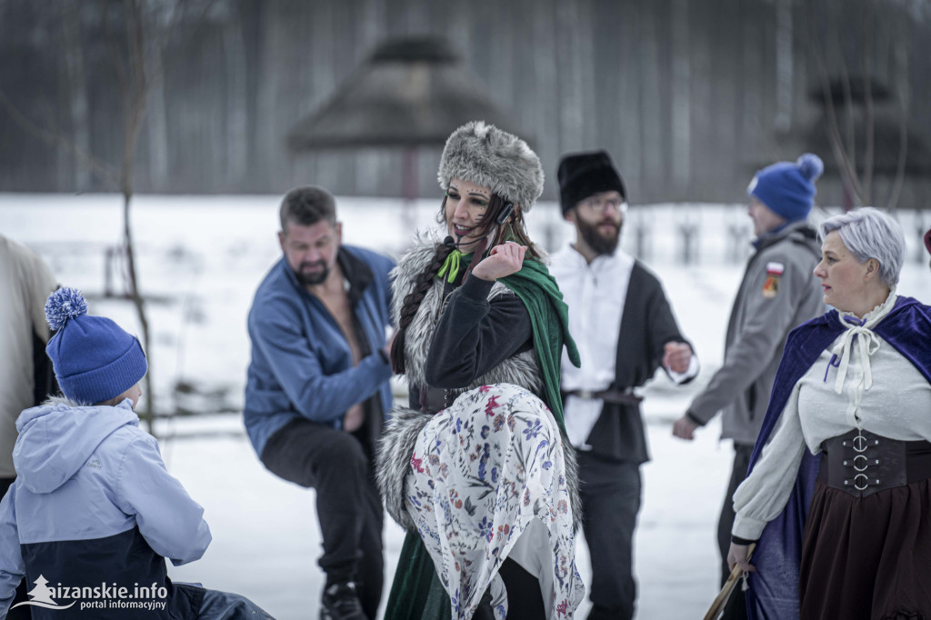 Dziesiątki osób weszły do lodowatej wody w Jarocinie