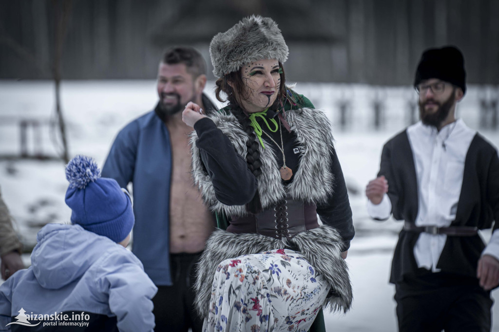 Dziesiątki osób weszły do lodowatej wody w Jarocinie
