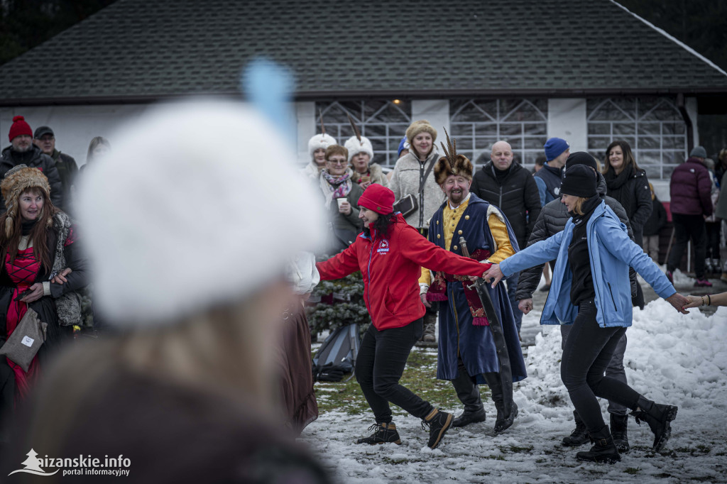 Dziesiątki osób weszły do lodowatej wody w Jarocinie