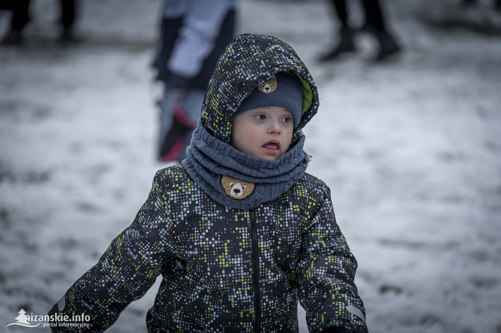 Dziesiątki osób weszły do lodowatej wody w Jarocinie
