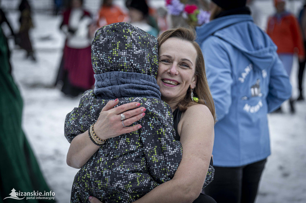 Dziesiątki osób weszły do lodowatej wody w Jarocinie