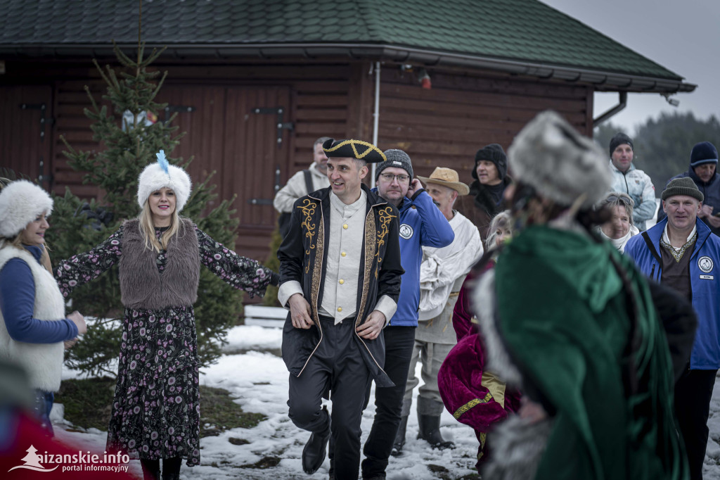 Dziesiątki osób weszły do lodowatej wody w Jarocinie
