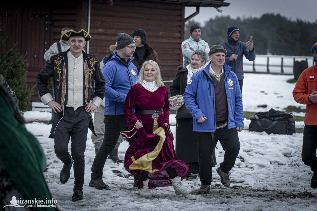 Dziesiątki osób weszły do lodowatej wody w Jarocinie