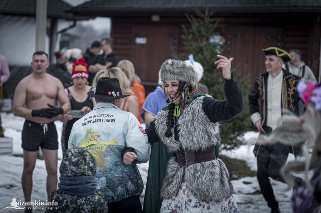Dziesiątki osób weszły do lodowatej wody w Jarocinie