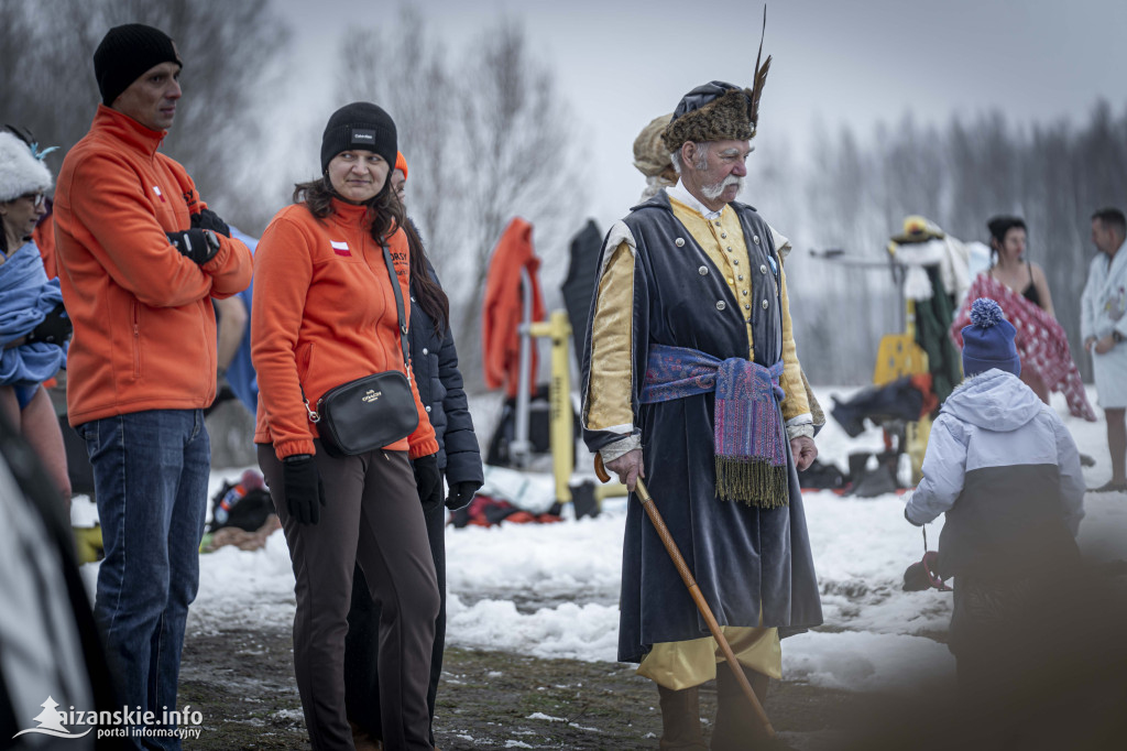 Dziesiątki osób weszły do lodowatej wody w Jarocinie
