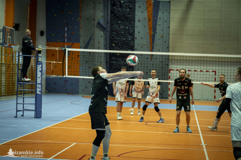 Emocje, walka i pomoc – ostatni mecz Orkana Nisko u siebie