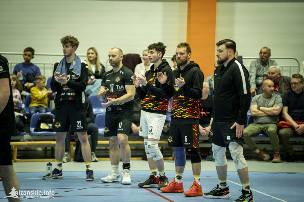 Emocje, walka i pomoc – ostatni mecz Orkana Nisko u siebie