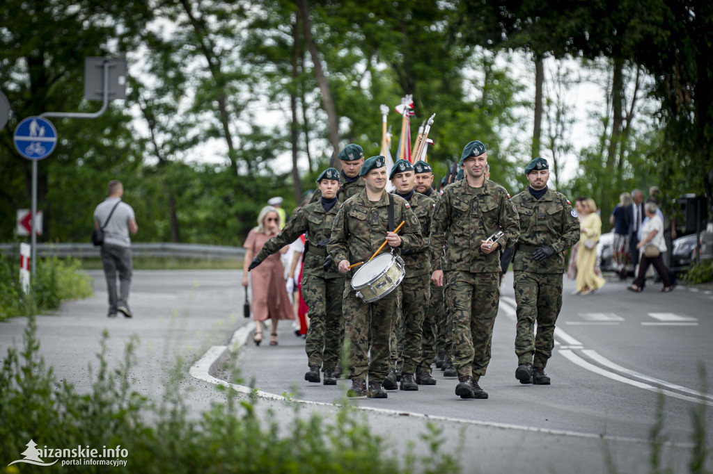 Odsłonięcie pomnika ofiar zbrodni katyńskiej w Kopkach