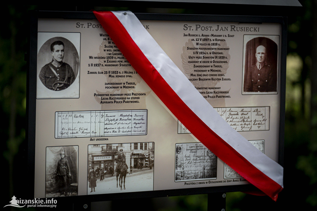 Odsłonięcie pomnika ofiar zbrodni katyńskiej w Kopkach